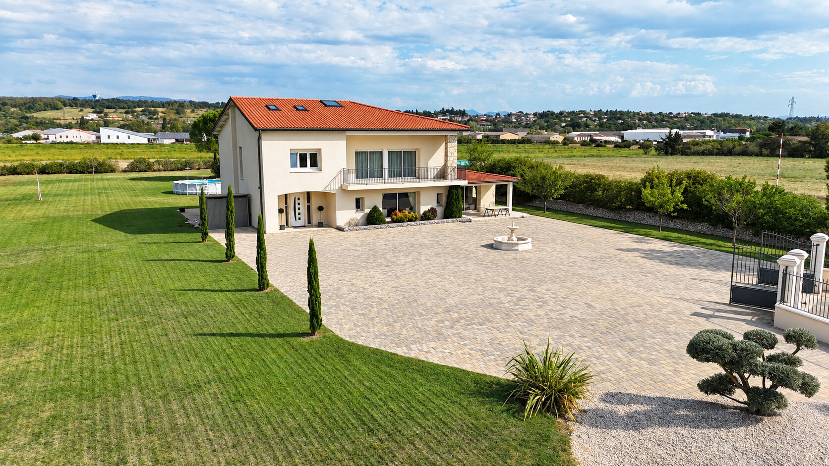 Maison 7 pièces 270 m² · à Étoile-sur-Rhône · 270 m² · 695 000 €