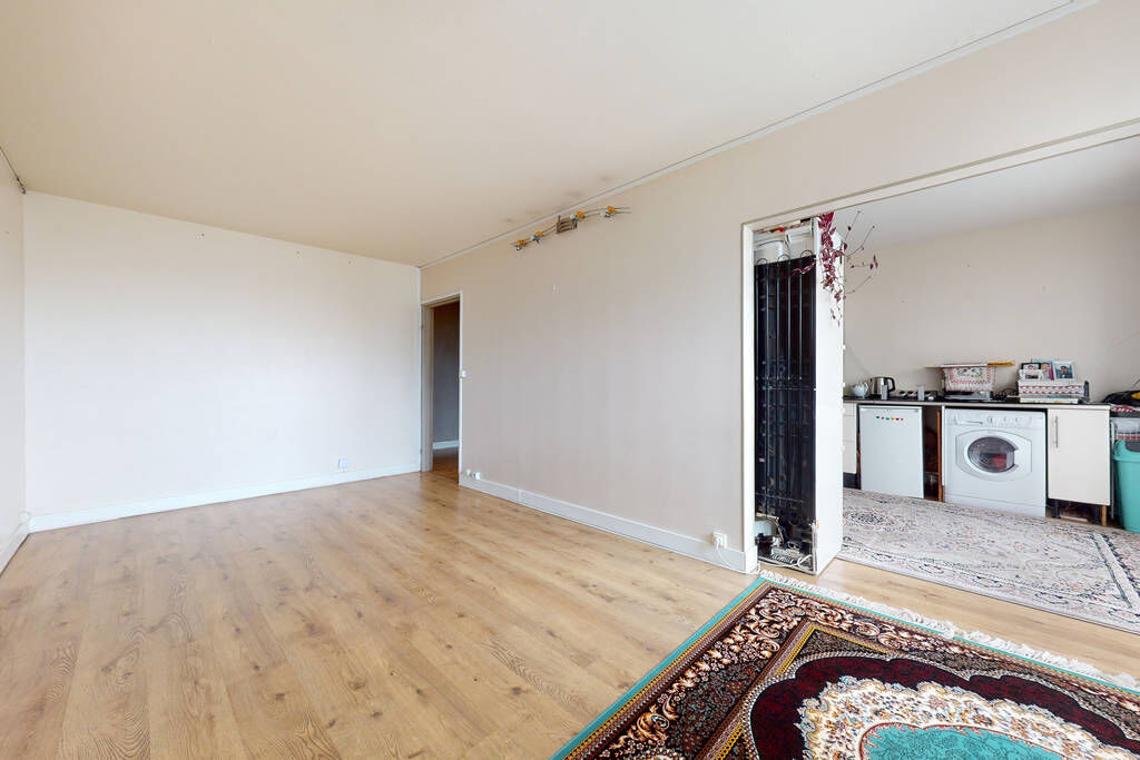 A MASSY -VILLAINE - Appartement Massy 4 pièce(s), bacon et cave