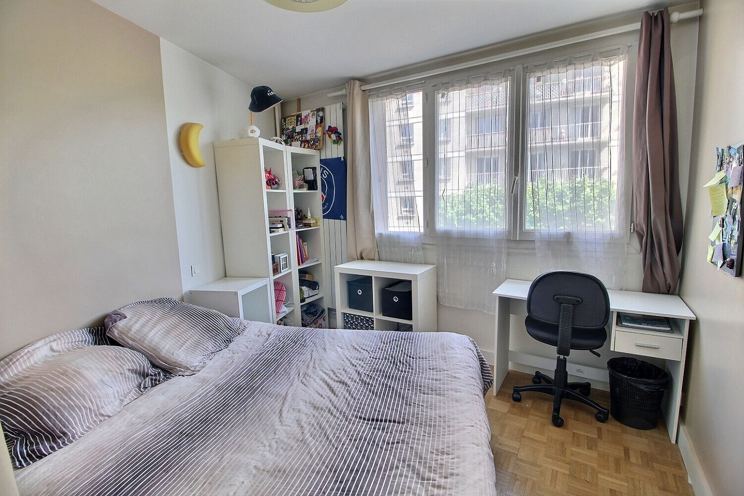 MONTREUIL, AU PIED DU METRO CROIX DE CHAVAUX, PROCHE COMMERCES ET ECOLES, 3 PIECES TRAVERSANT AVEC BALCONS, LOGGIA ET CAVE.