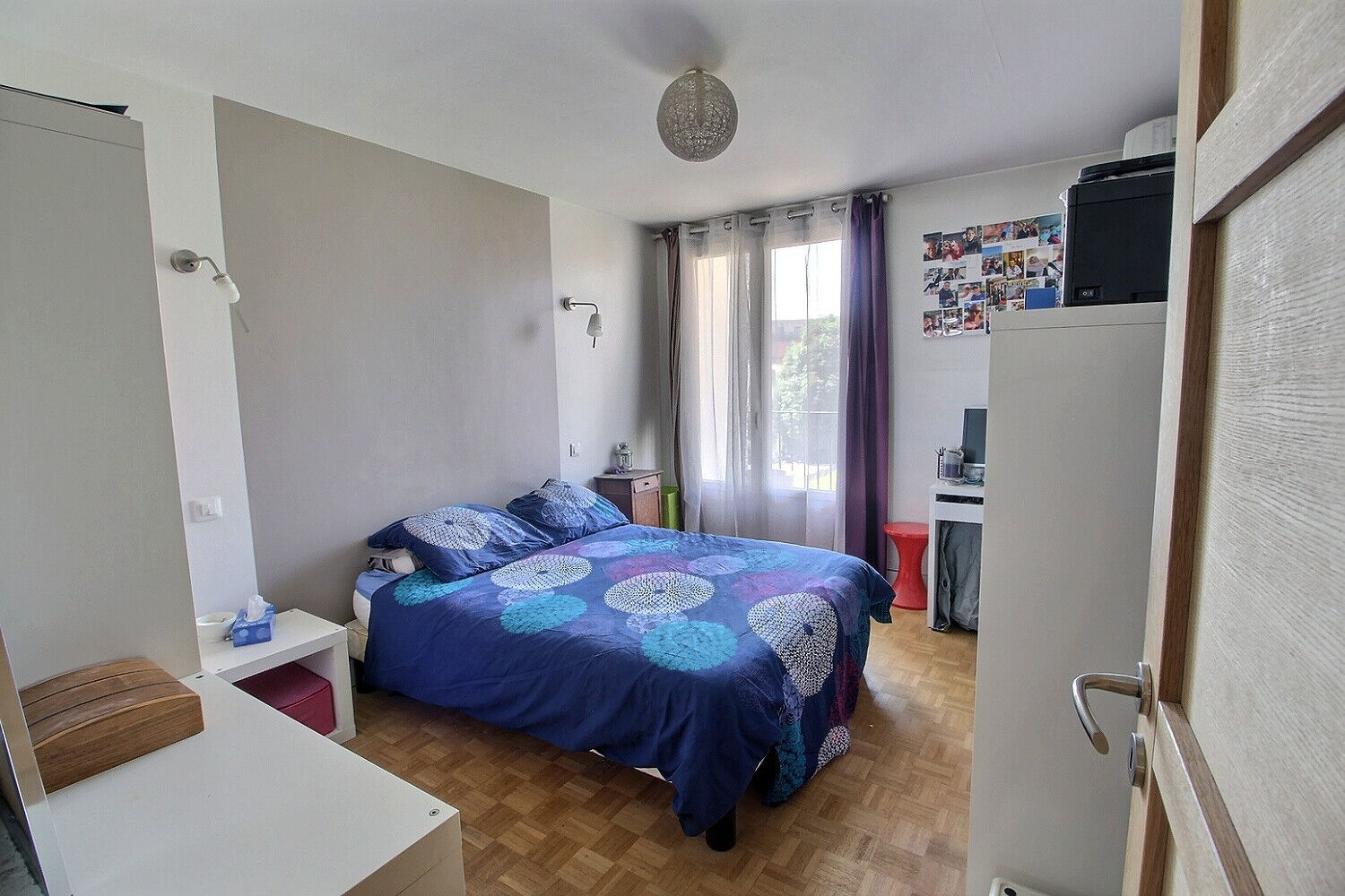 MONTREUIL, AU PIED DU METRO CROIX DE CHAVAUX, PROCHE COMMERCES ET ECOLES, 3 PIECES TRAVERSANT AVEC BALCONS, LOGGIA ET CAVE.