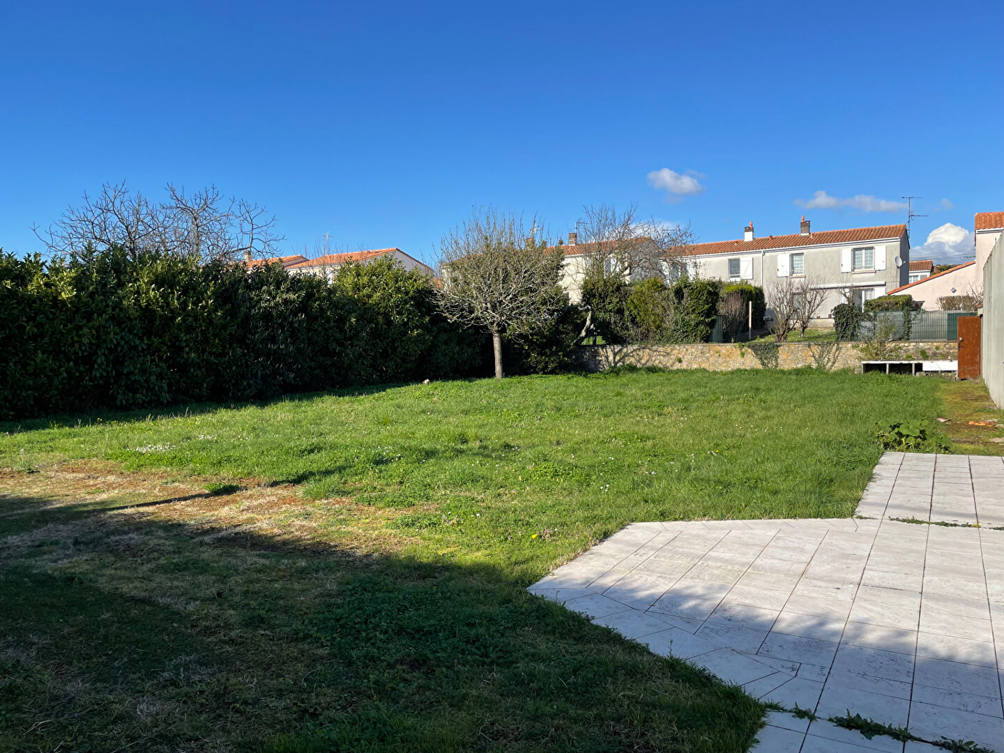 Rochefort Terrain constructible de plus de 570 m² hors lotissement · 179 990 €