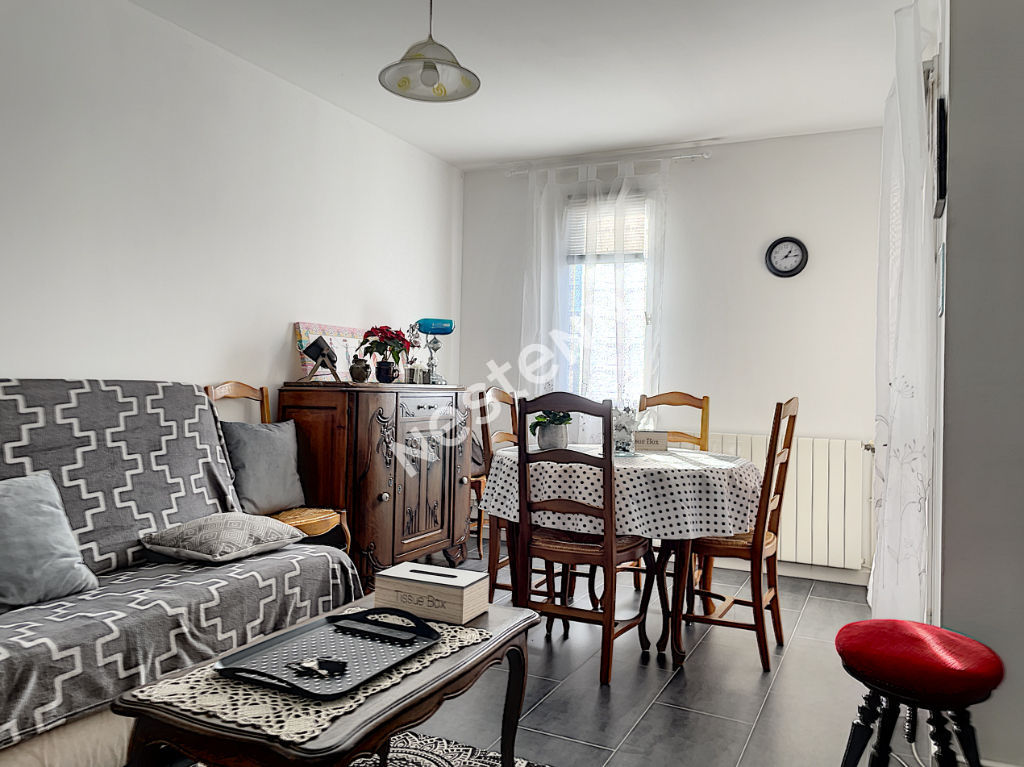 VIAGER AVEC BOUQUET DE 50 000 euros et RENTE DE 650 euros par mois — free download