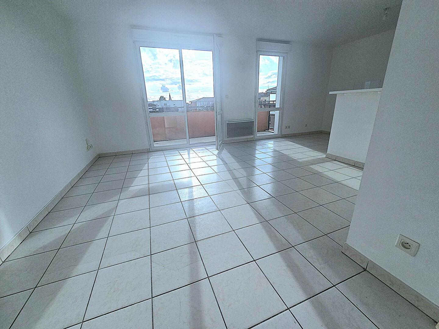 Cugnaux 31170 Agréable T3 récent de 61.76m² terrasse de 8.71m² en 2ème et dernier étage une place de parking en sous sol proche des commerces