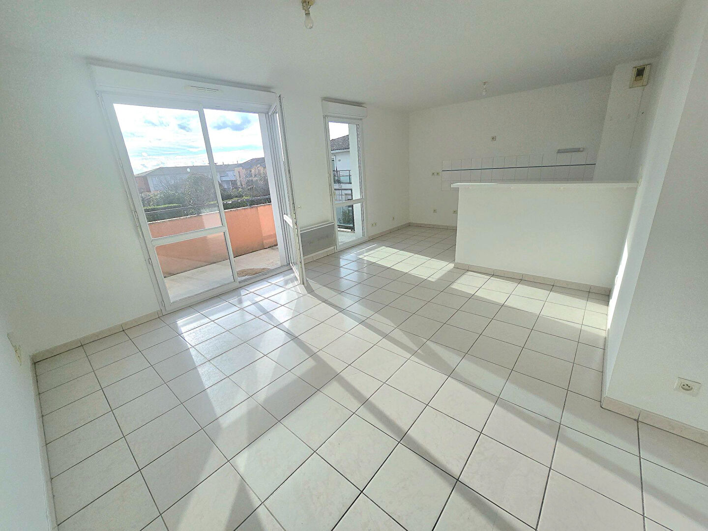 Cugnaux 31170 Agréable T3 récent de 61.76m² terrasse de 8.71m² en 2ème et dernier étage une place de parking en sous sol proche des commerces