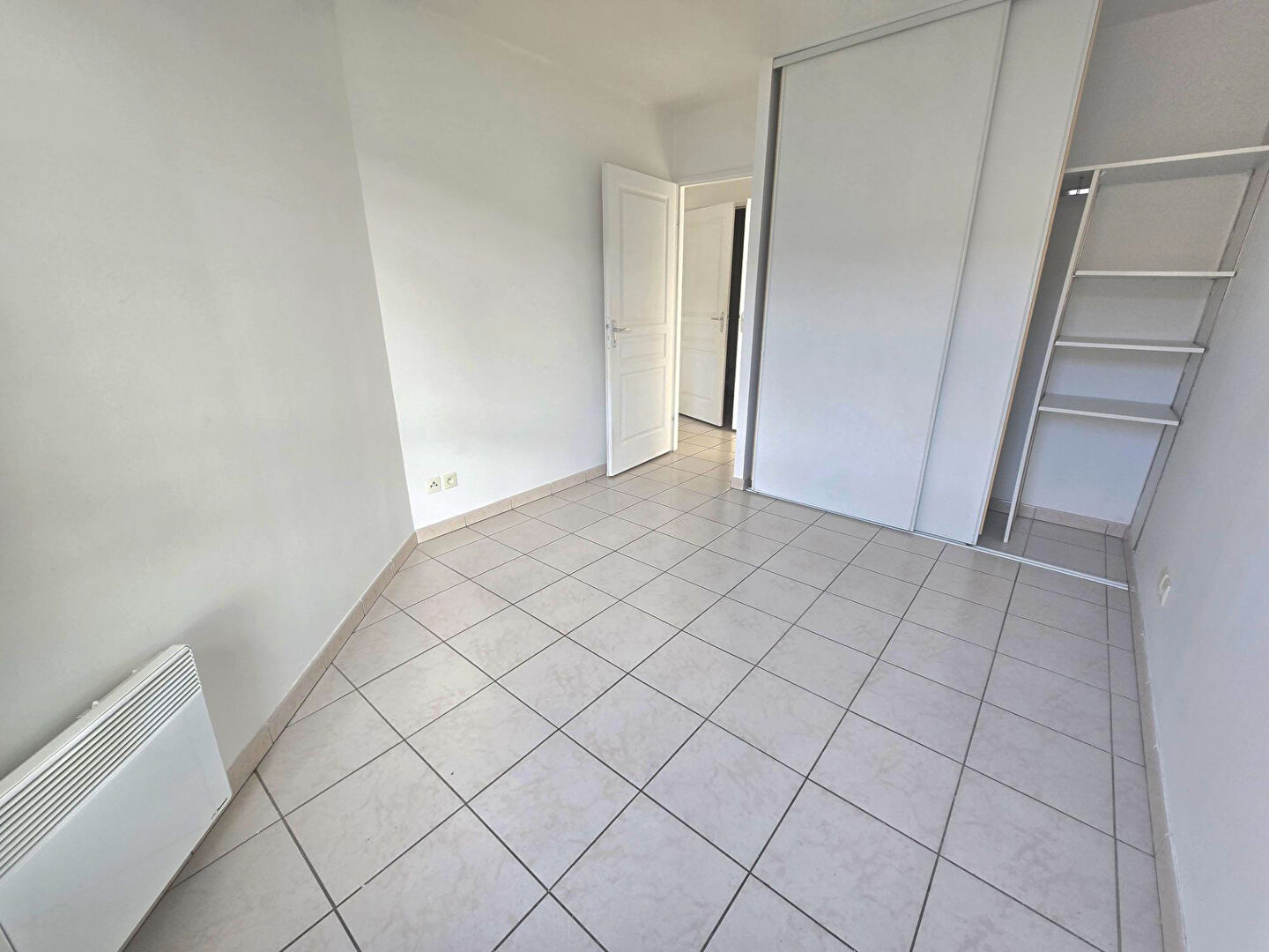 Cugnaux 31170 Agréable T3 récent de 61.76m² terrasse de 8.71m² en 2ème et dernier étage une place de parking en sous sol proche des commerces