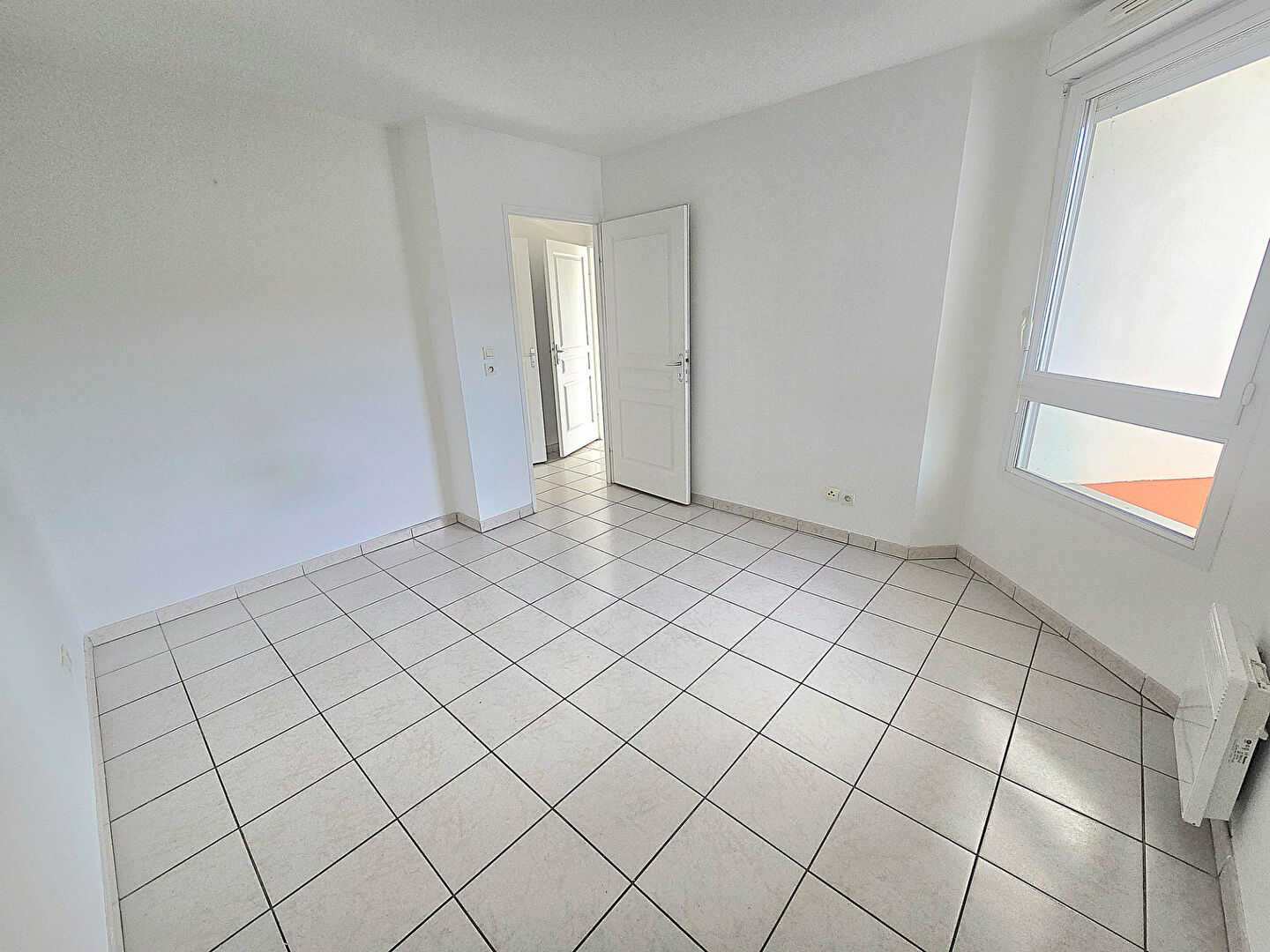 Cugnaux 31170 Agréable T3 récent de 61.76m² terrasse de 8.71m² en 2ème et dernier étage une place de parking en sous sol proche des commerces
