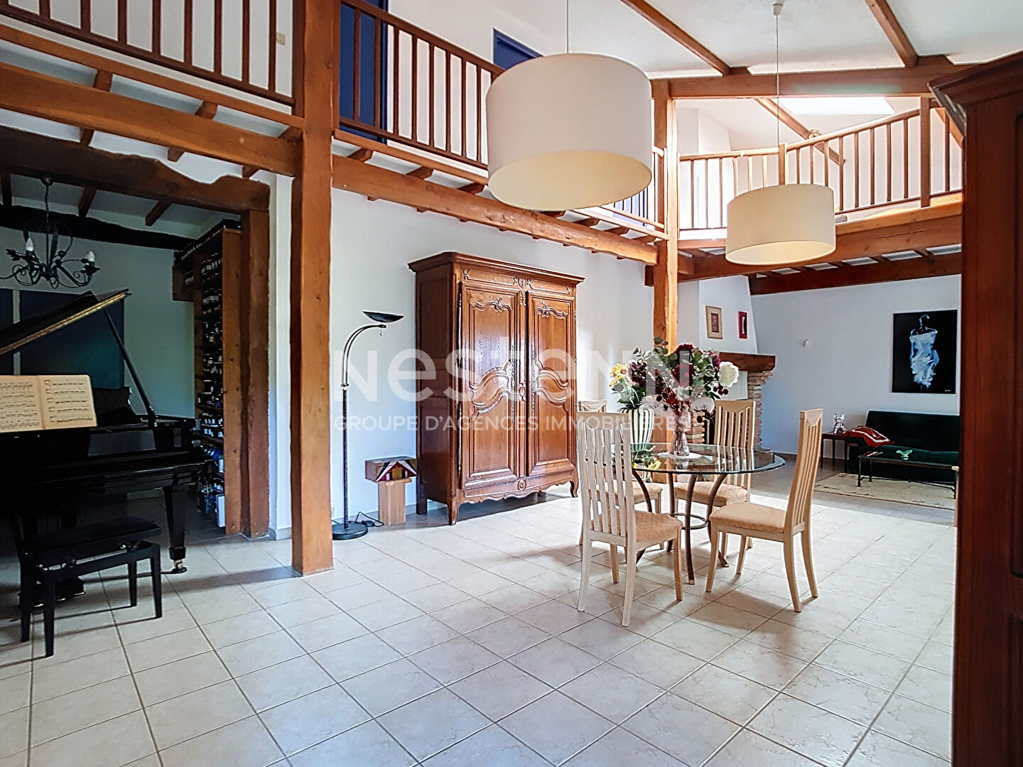 Maison L Isle Jourdain 240 m2 sur un terrain arboré de 4075m², garages, piscine, vue imprenable