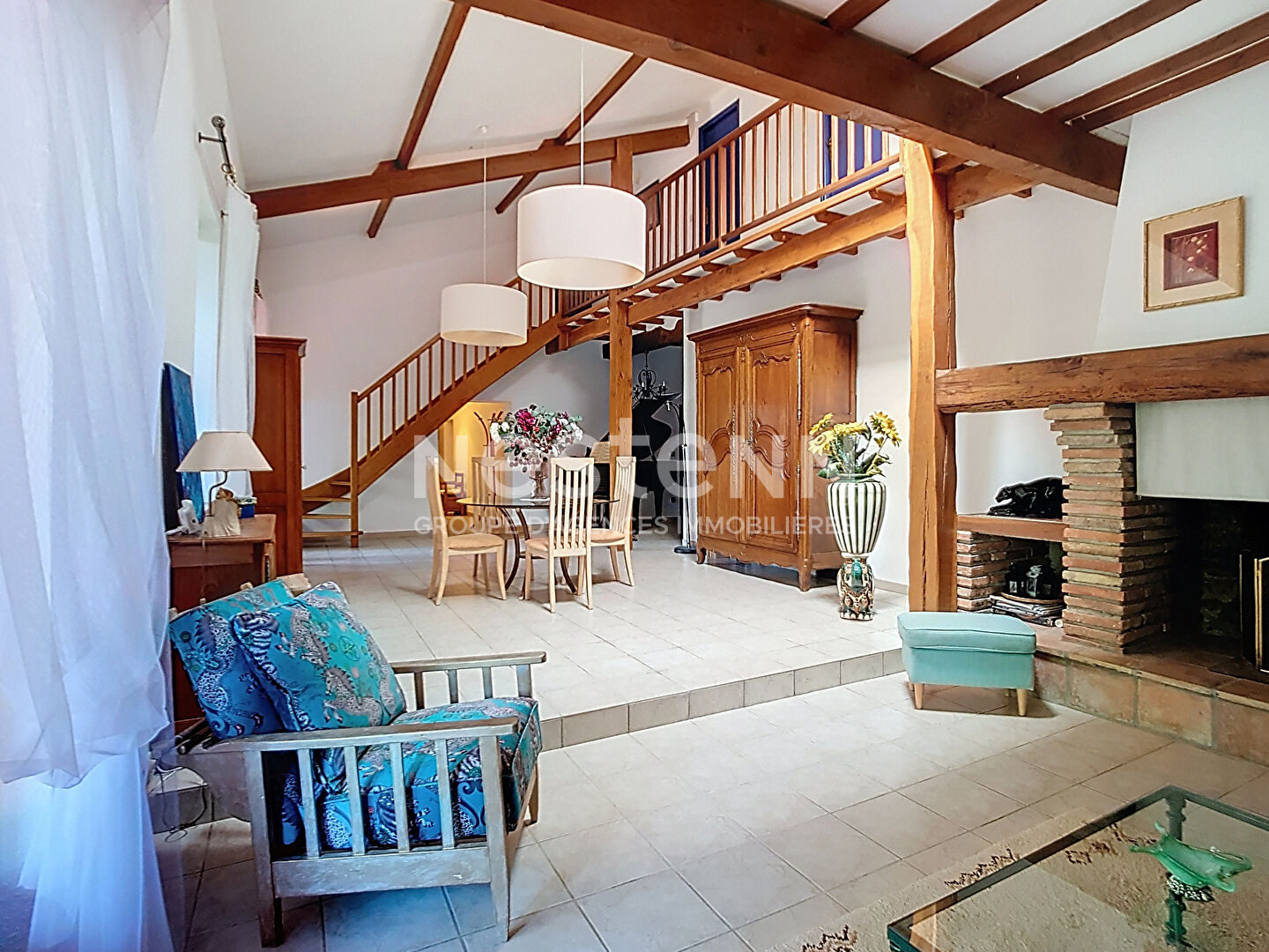 Maison L Isle Jourdain 240 m2 sur un terrain arboré de 4075m², garages, piscine, vue imprenable