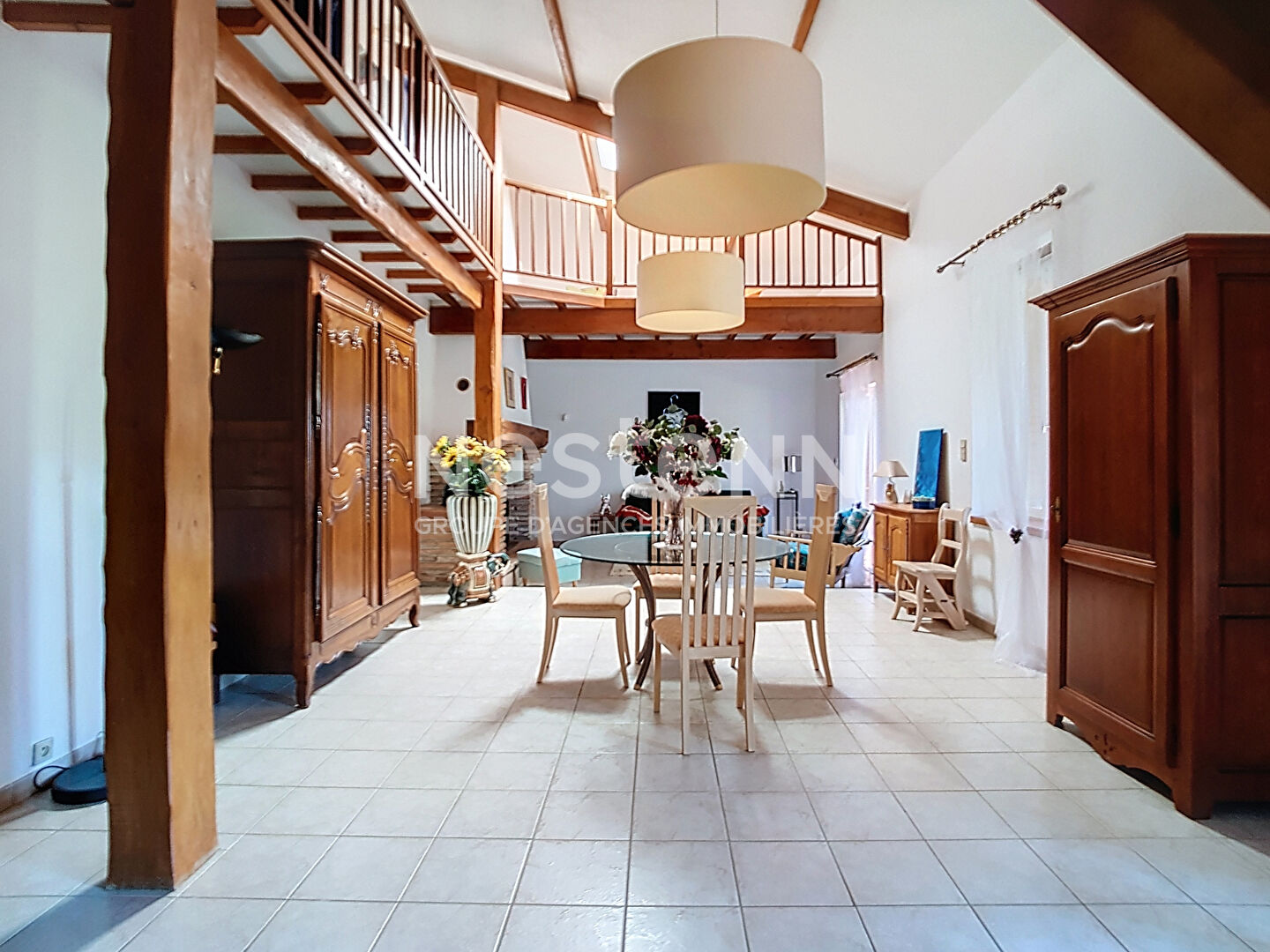 Maison L Isle Jourdain 240 m2 sur un terrain arboré de 4075m², garages, piscine, vue imprenable