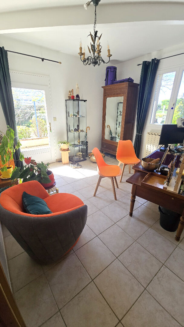 Maison L Isle Jourdain 240 m2 sur un terrain arboré de 4075m², garages, piscine, vue imprenable