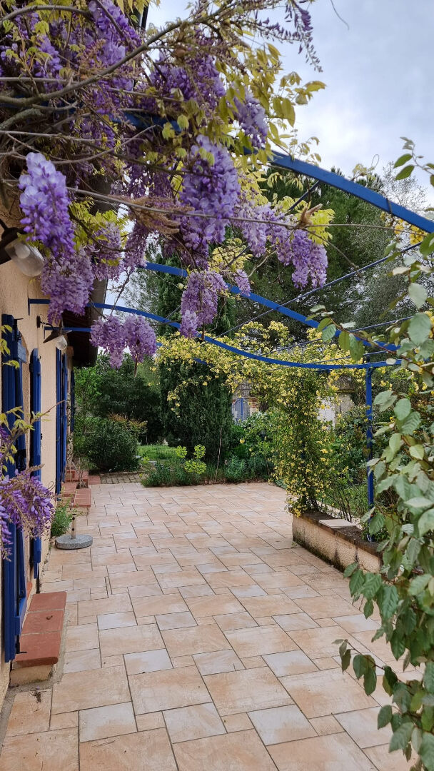 Maison L Isle Jourdain 240 m2 sur un terrain arboré de 4075m², garages, piscine, vue imprenable