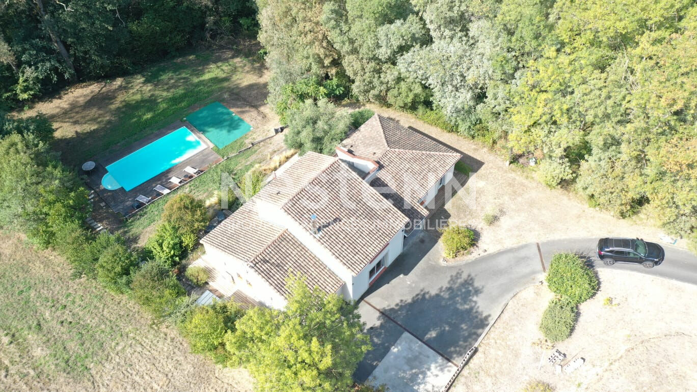 Maison de 201m²  sur une parcelle d'environ 2500m² avec piscine, Vieille Toulouse  31320