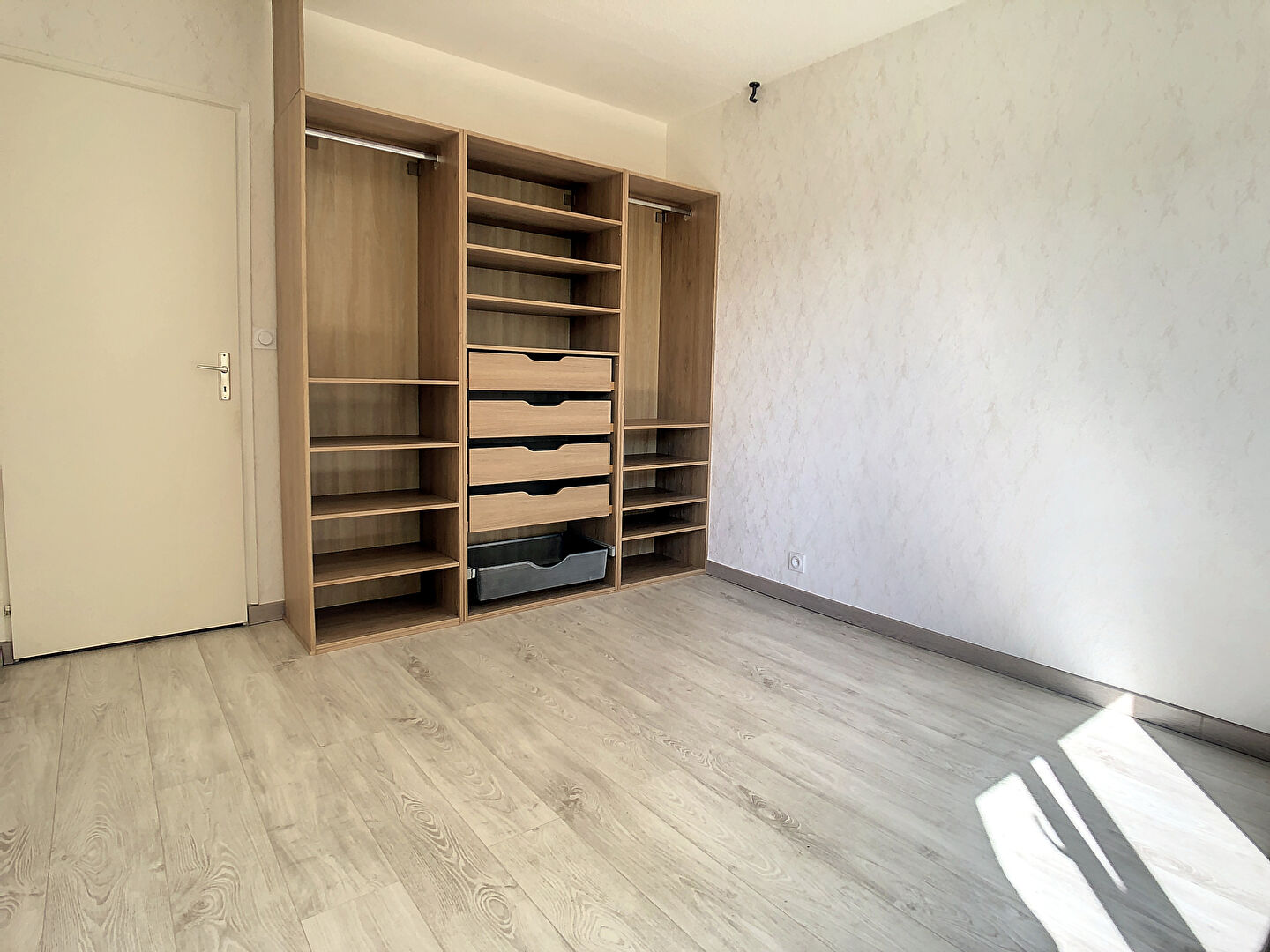 valence-victor-hugo-t2-avec-balcon-place-de-parking-residence