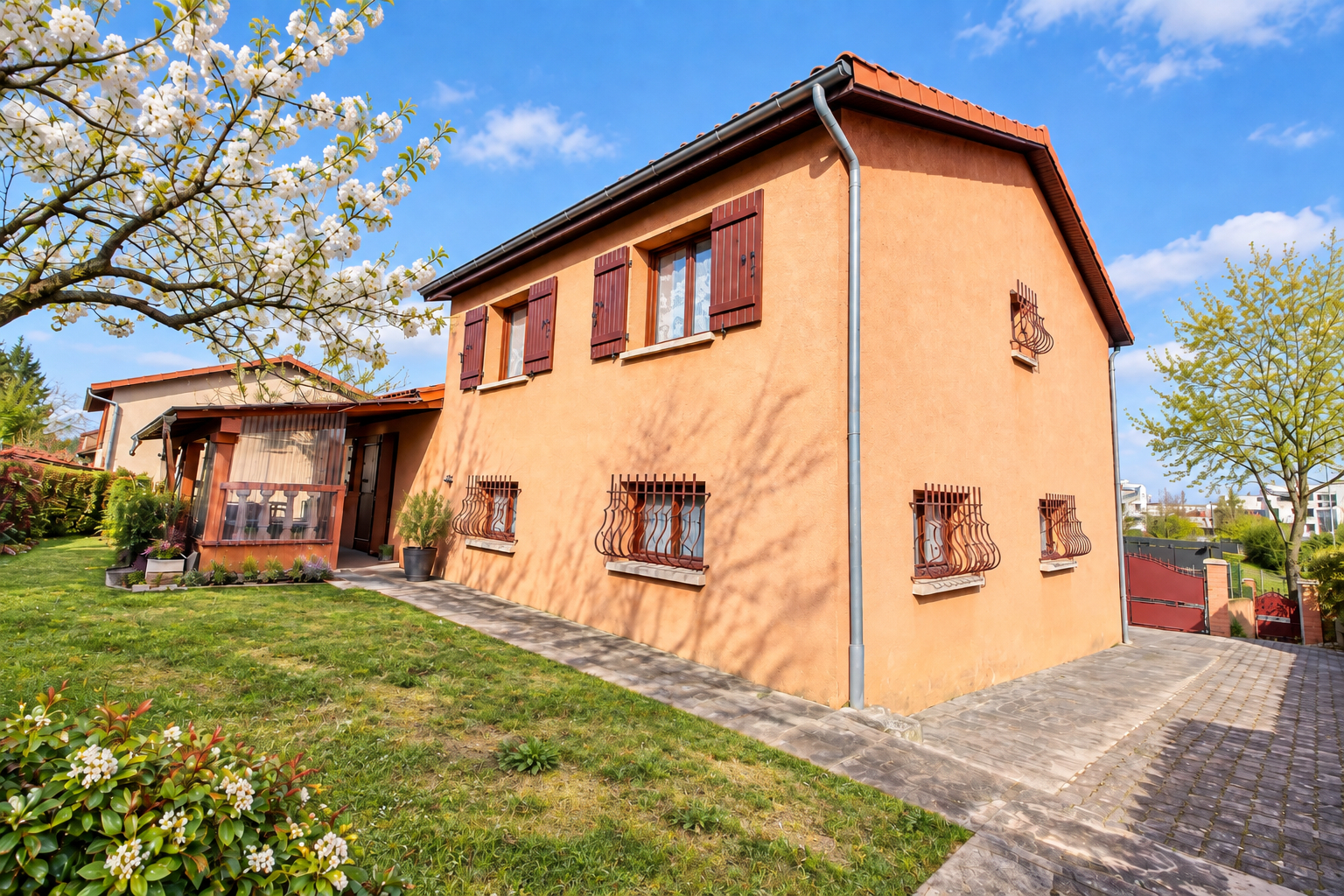 Maison 7 pièces 140 m² · à Vénissieux · 140 m² · 370 000 €