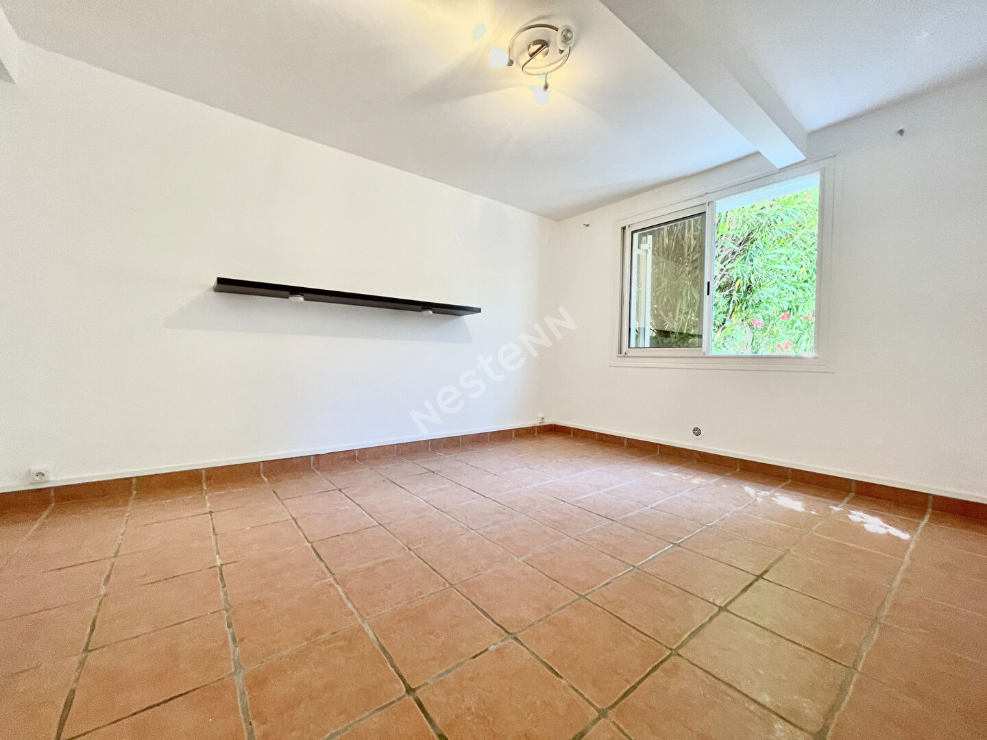 *RARE* T3 Renove en RDJ QUARTIER DES PLAINES GARAGE FERME