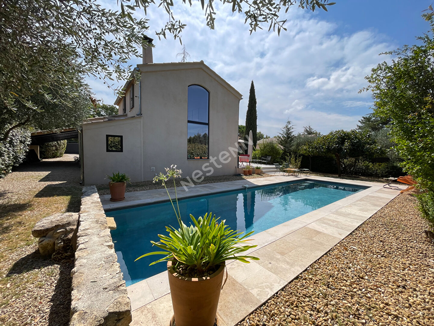 Lourmarin - Propriété de charme avec dépendance et piscine au sel chauffée