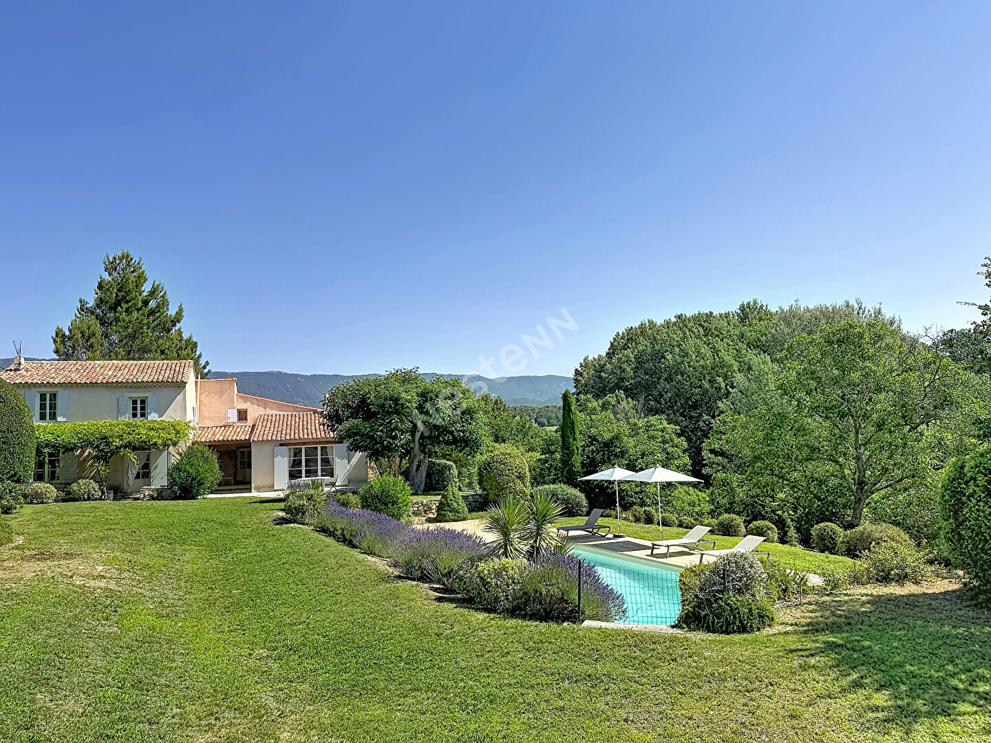 Maison 8 pièces 230 m² · à Cucuron · 230 m² · 1 150 000 €