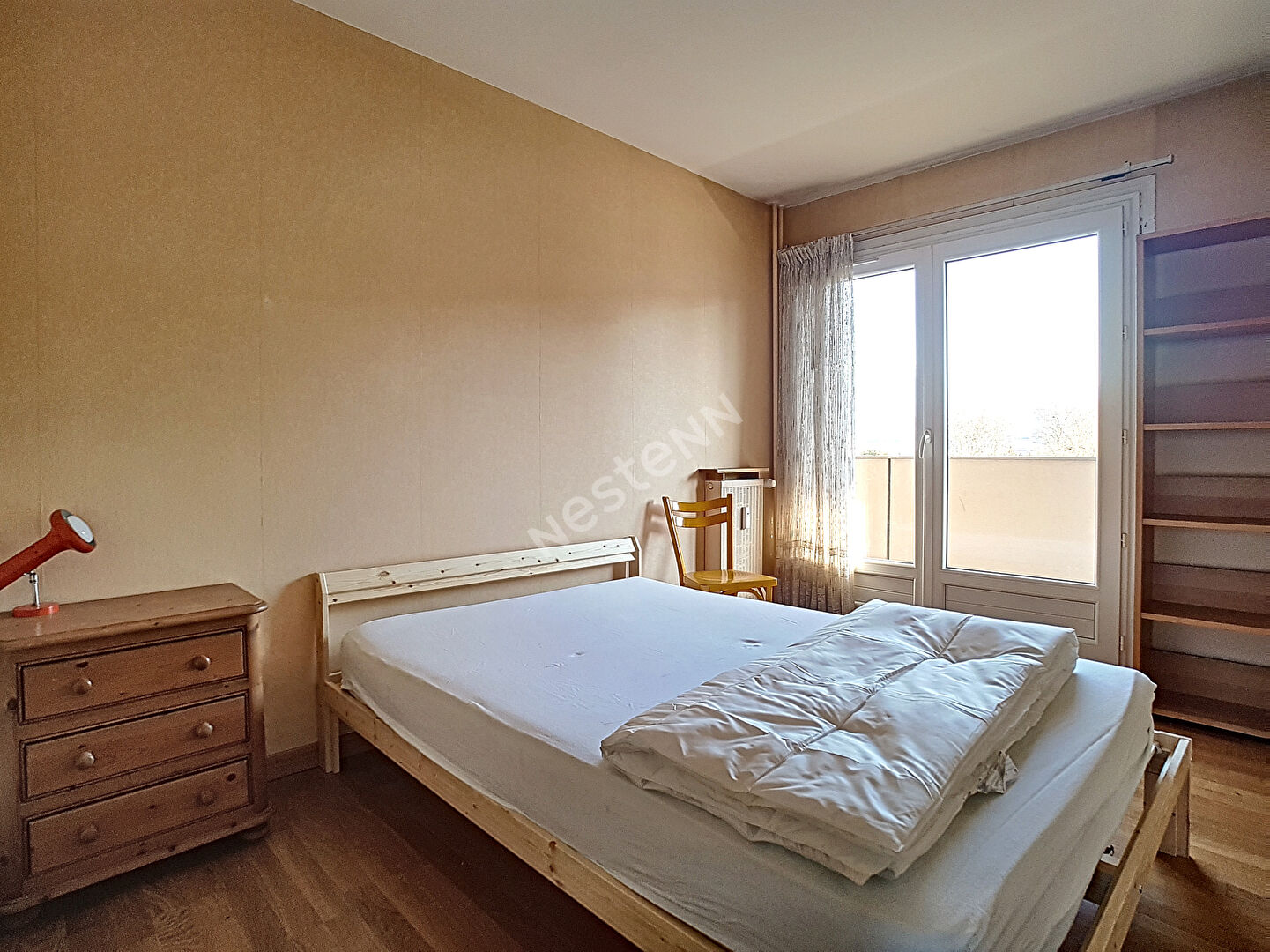 Grand appartement meuble ou non meuble a louer, lumineux avec un balcon 3 chambres