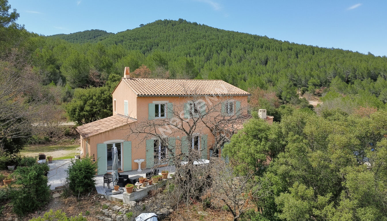 Maison 8 pièces 169 m² · à La Roquebrussanne · 169 m² · 595 000 €