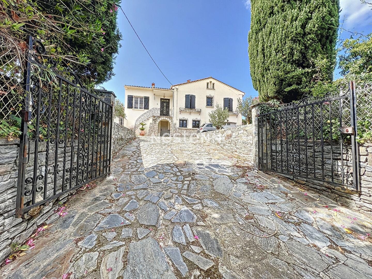 Maison de style méditerranéen de 200m2 avec piscine  sur un terrain de 1200m2 à Villelongue dels Monts