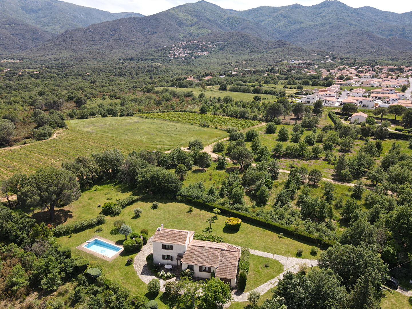 Maison Saint Genis Des Fontaines 128 m2, terrain de  4300 m²