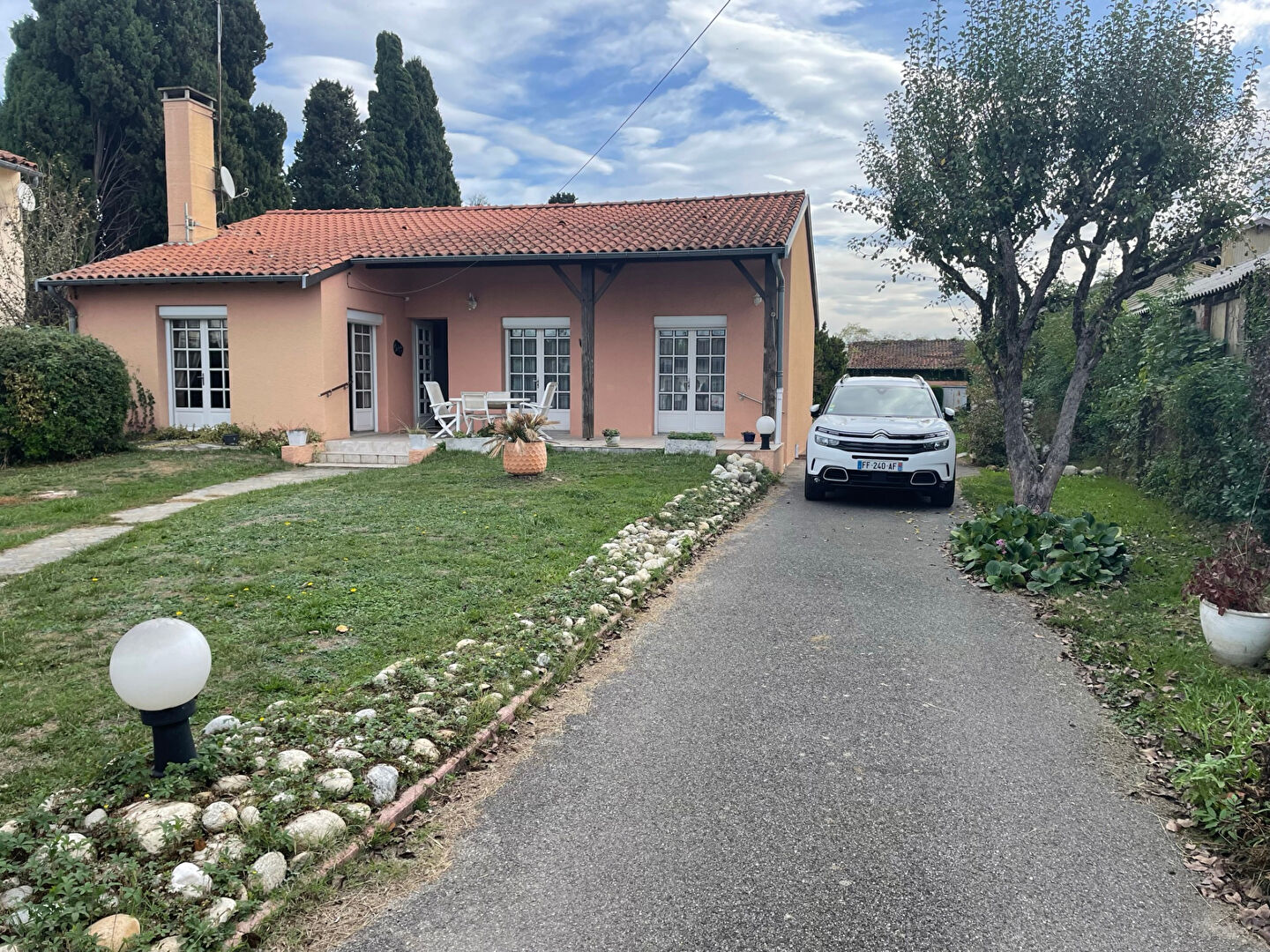 A VENDRE MAISON PLAIN PIED + JARDIN + PROCHE CENTRE