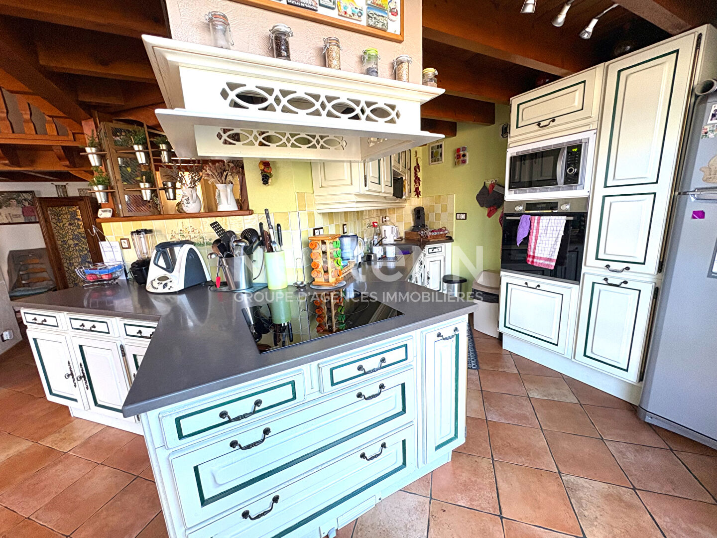 A VENDRE MONTS D'OLMES APPARTEMENT / TERRASSE 116 M² / GARAGE