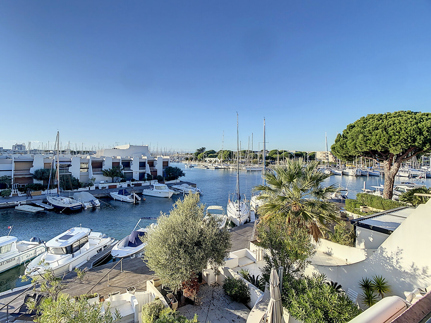 Parking 105 m² · au Grau-du-Roi · 105 m² · 669 000 €