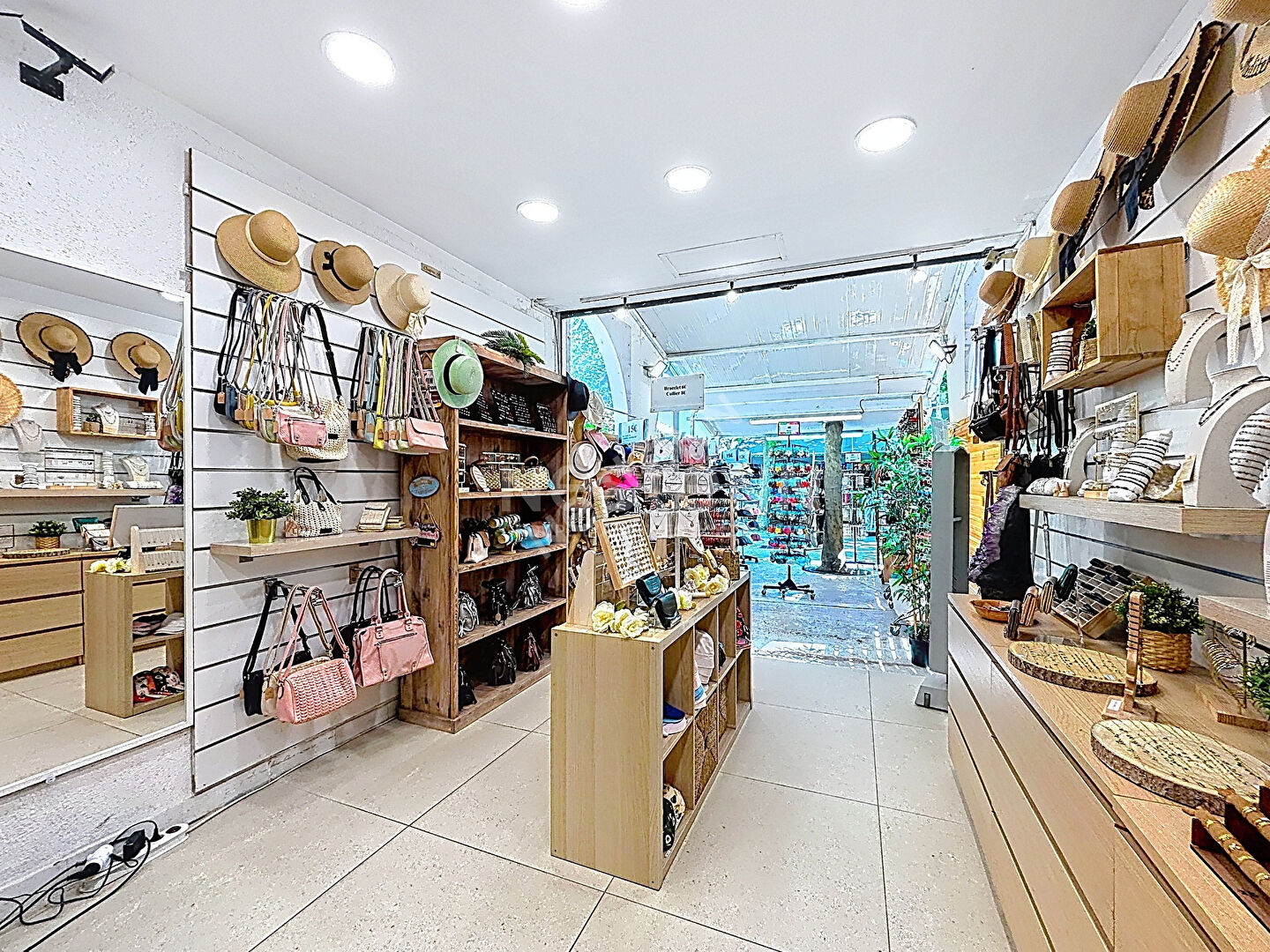 Local commercial 28 m² · à La Grande Motte · 28 m² · 62 500 €