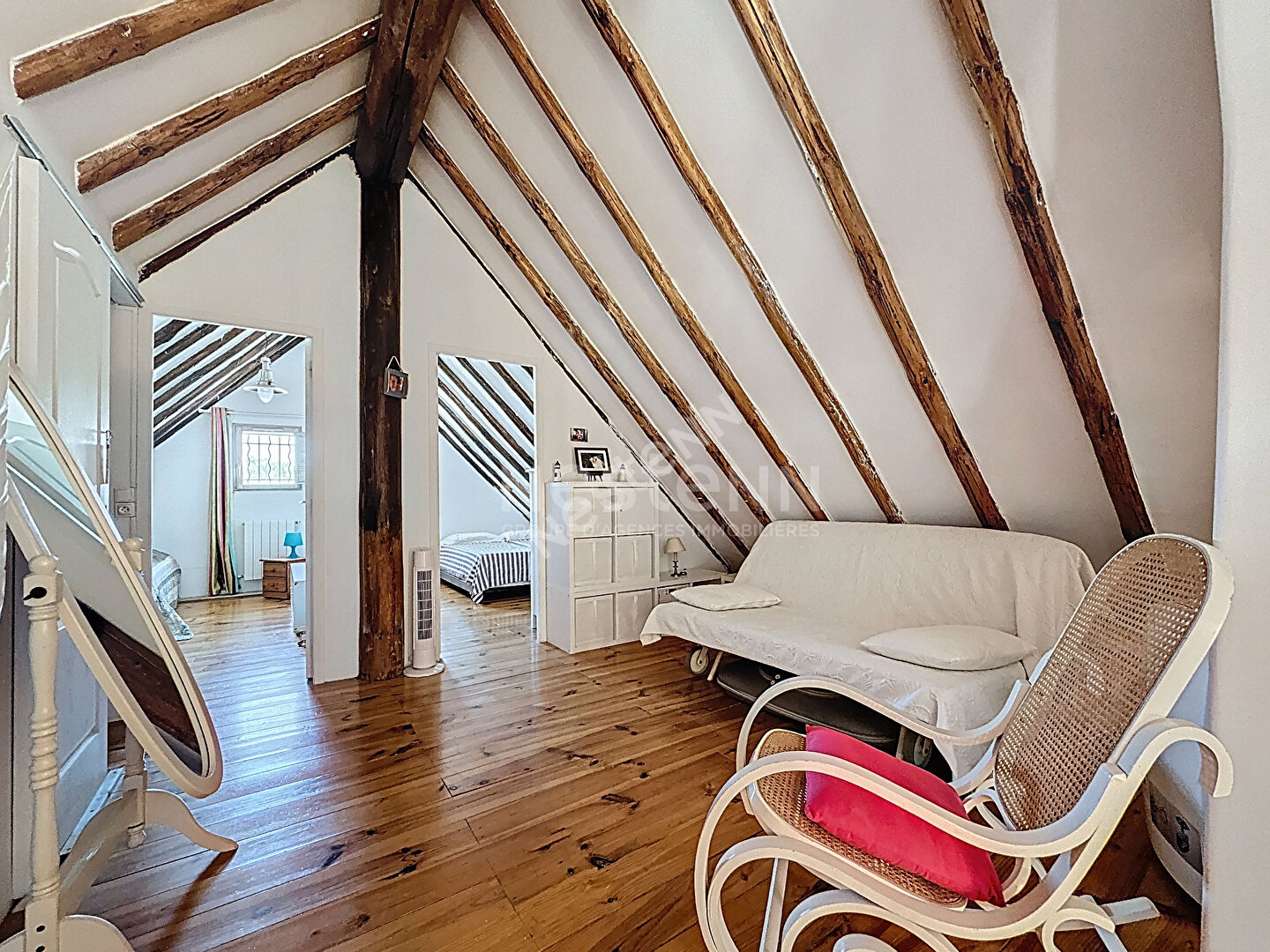 Élégante Maison à Vendre à Port Camargue - Un Havre de Paix