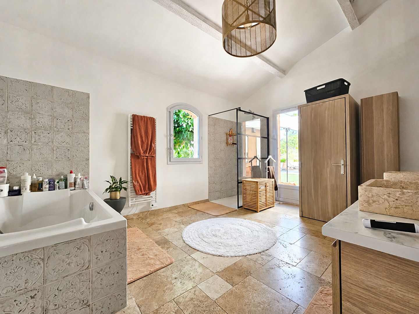 A VENDRE-Maison La Crau 5 pièce(s) 160m2 - Secteur résidentiel et recherché, piscine.