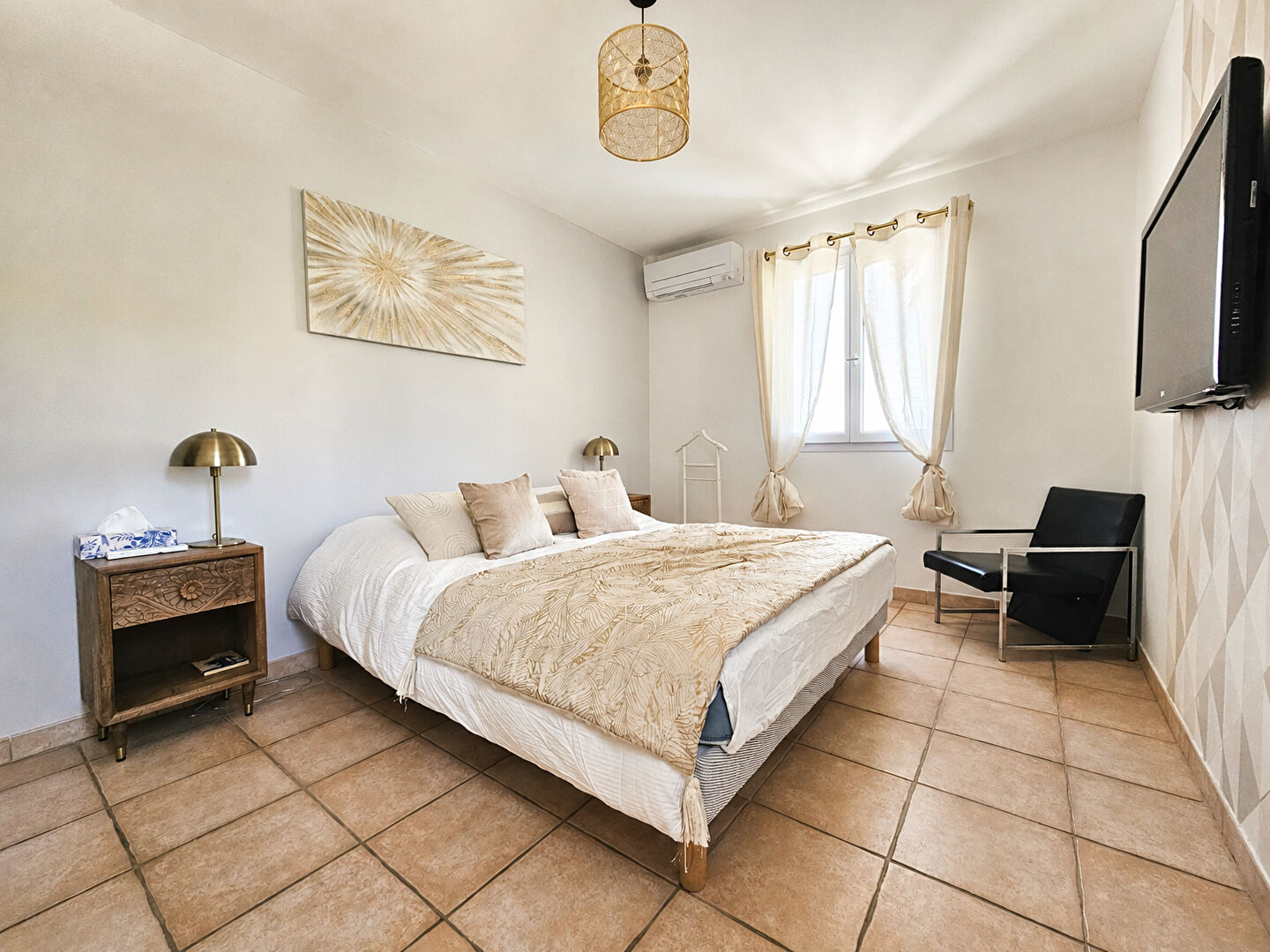 A VENDRE-Maison La Crau 5 pièce(s) 160m2 - Secteur résidentiel et recherché, piscine.
