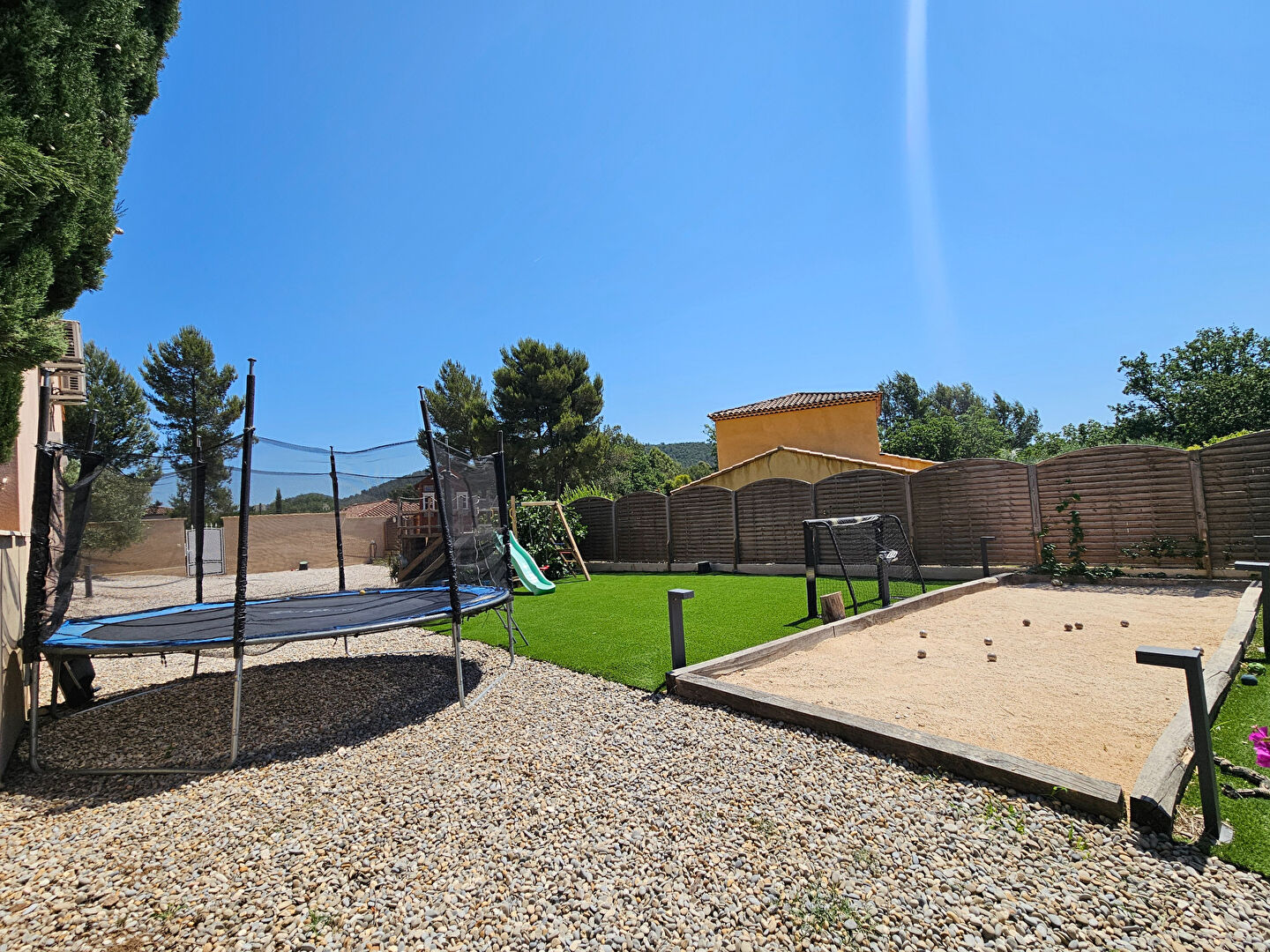 A VENDRE-Maison La Crau 5 pièce(s) 160m2 - Secteur résidentiel et recherché, piscine.