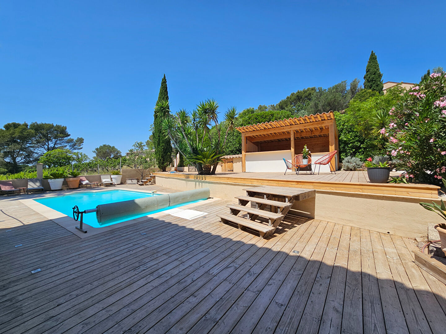 A VENDRE-Maison La Crau 5 pièce(s) 160m2 - Secteur résidentiel et recherché, piscine.
