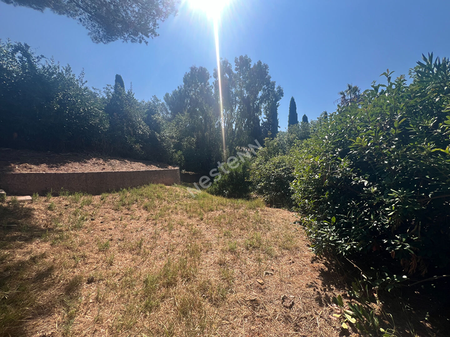 Le Pradet La Garonne -Terrain à bâtir de 712 m2 · 460 000 €