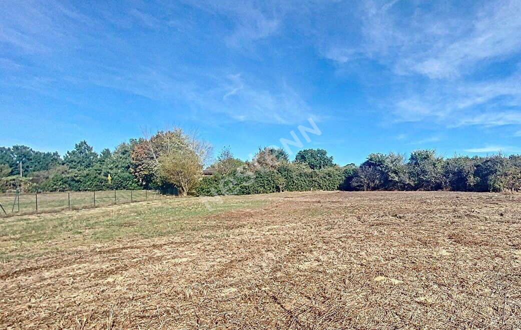 Terrain constructible viabilisé de 765 m² proche de Montauban · à Léojac · 65 000 €