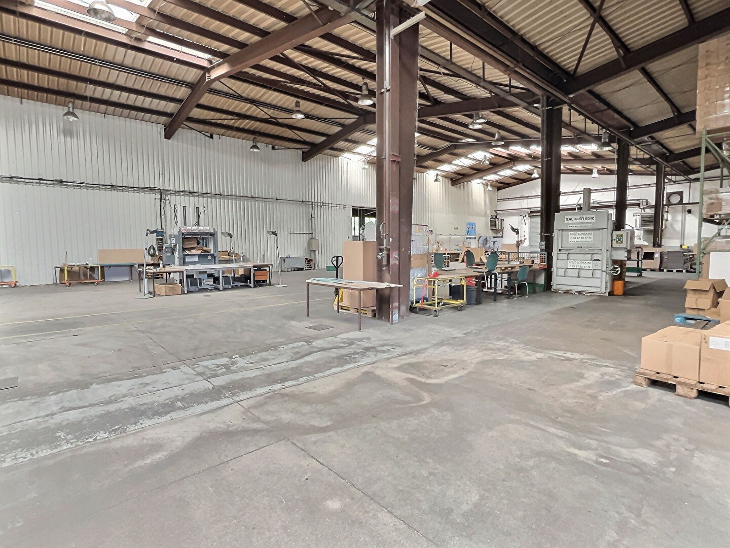 BÂTIMENT INDUSTRIEL / LOGISTIQUE SAINT-AVOLD 4 500 m²