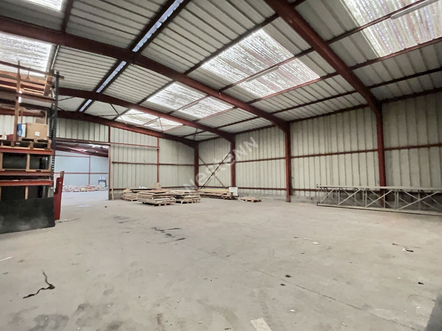 Local commercial 400 m² · à Betting · 400 m² · 172 800 €