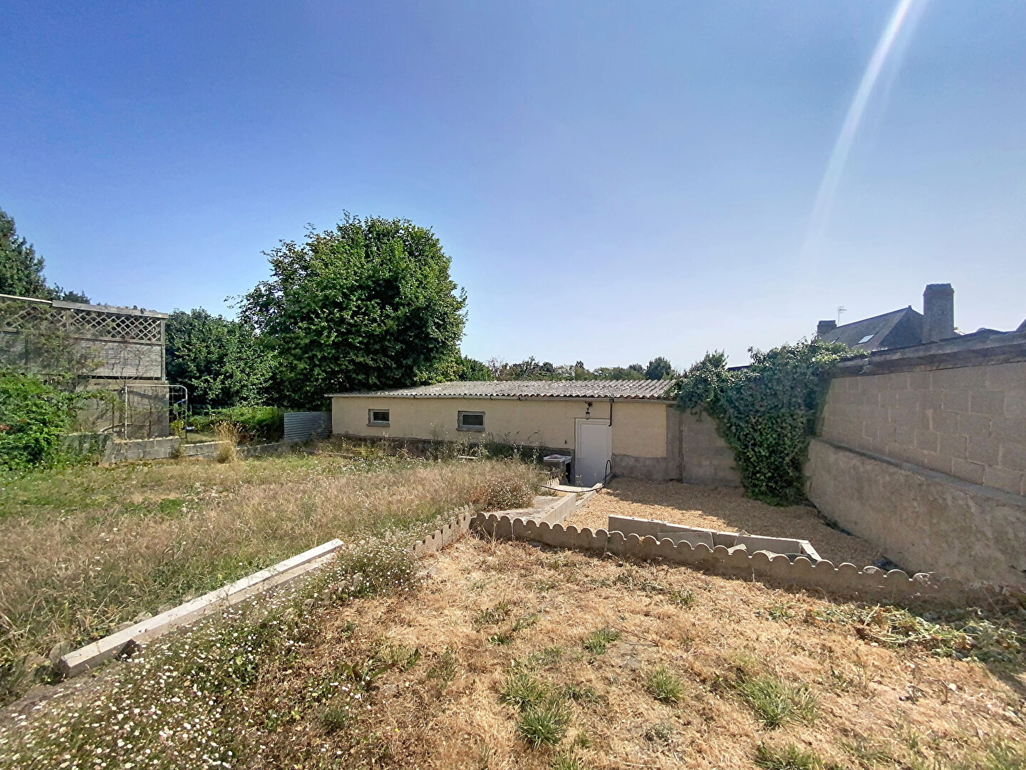 A vendre. Maison rénovée de 127m2 avec terrain et garage à Nyoiseau