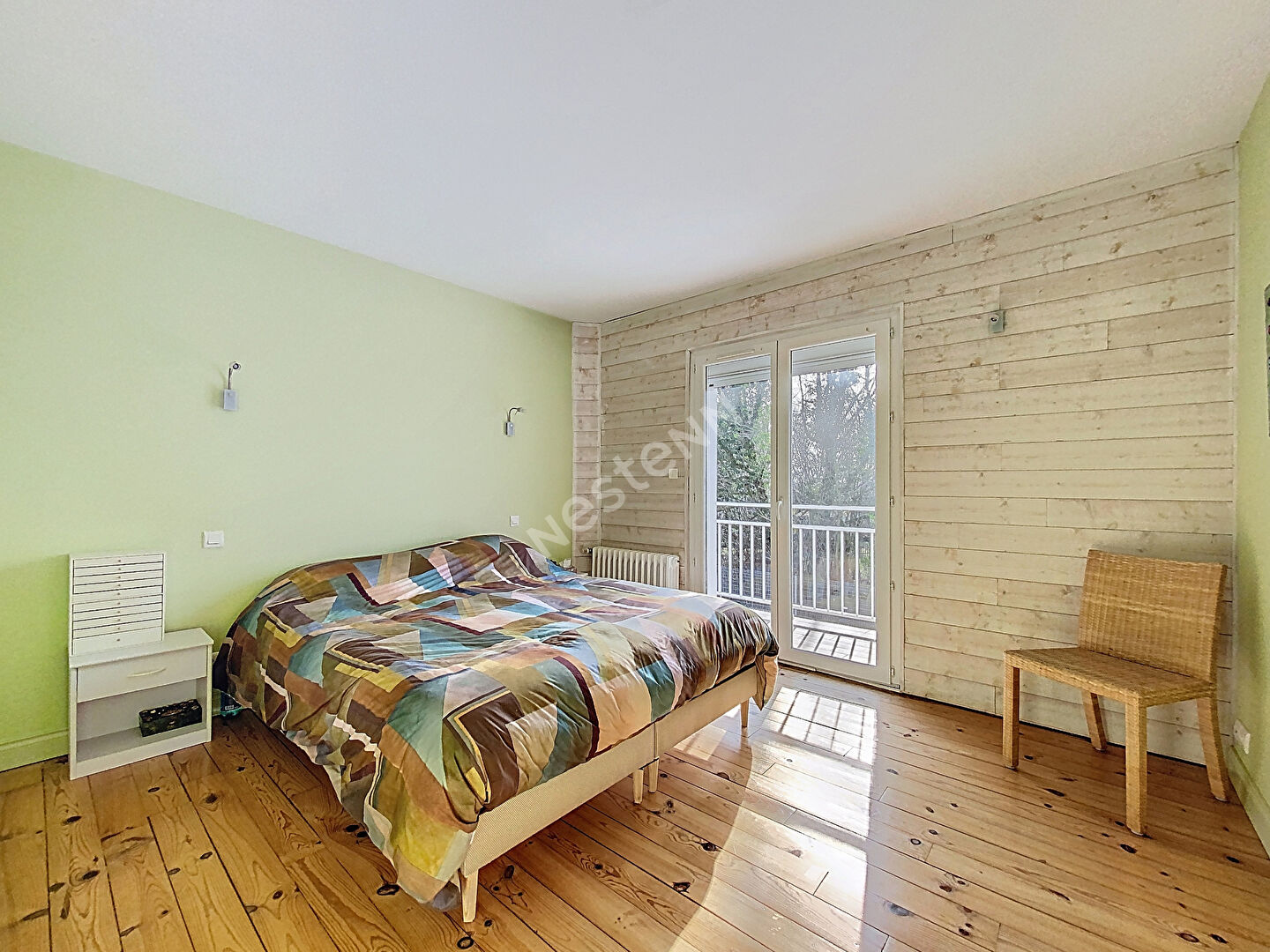 A VENDRE grande maison d'une superficie de 240 m² - 5 chambres - Château-Gontier, proche commerces.