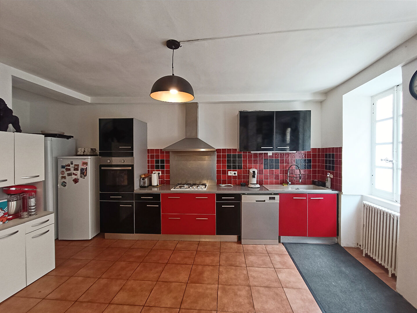 Ancienne usine à chapeaux rénovée, Maison en pierre avec cour