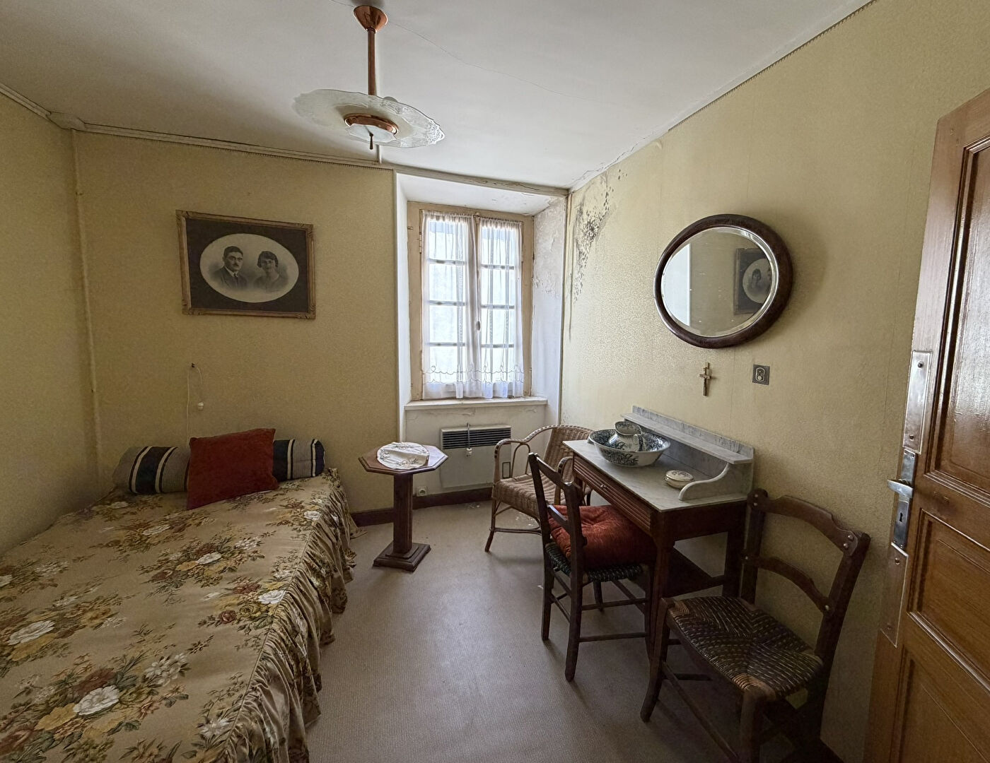 Limousis ? Maison de village avec 4 chambres et grenier aménageable de 50 m²