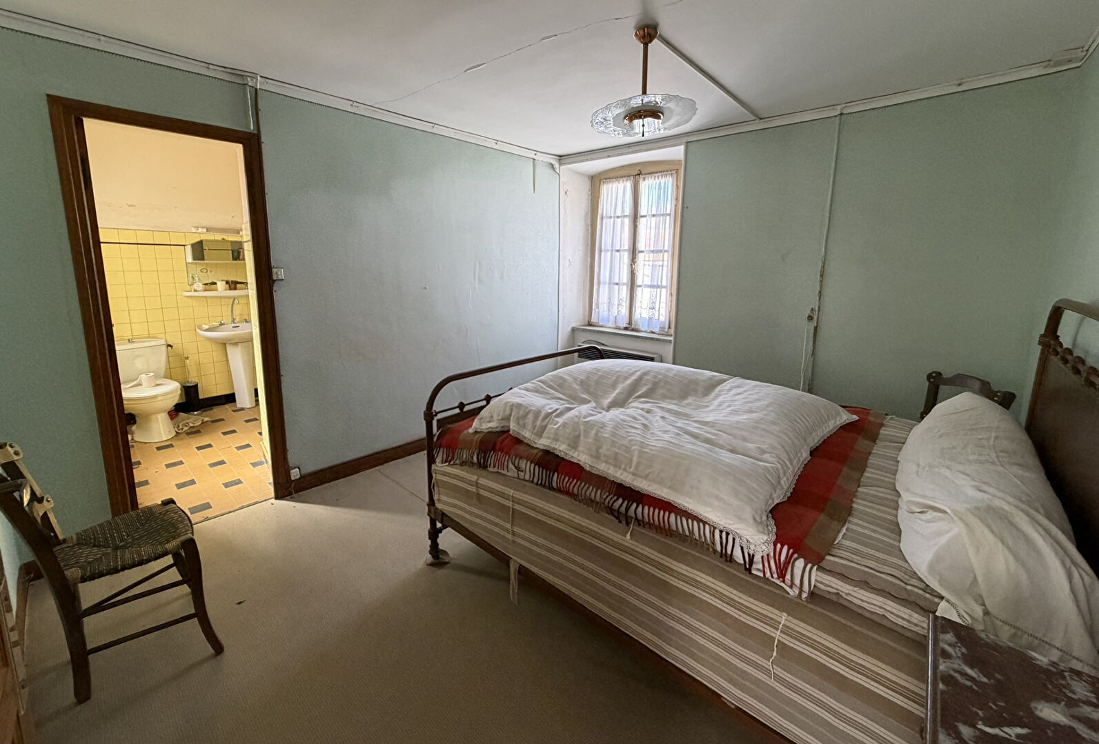 Limousis ? Maison de village avec 4 chambres et grenier aménageable de 50 m²