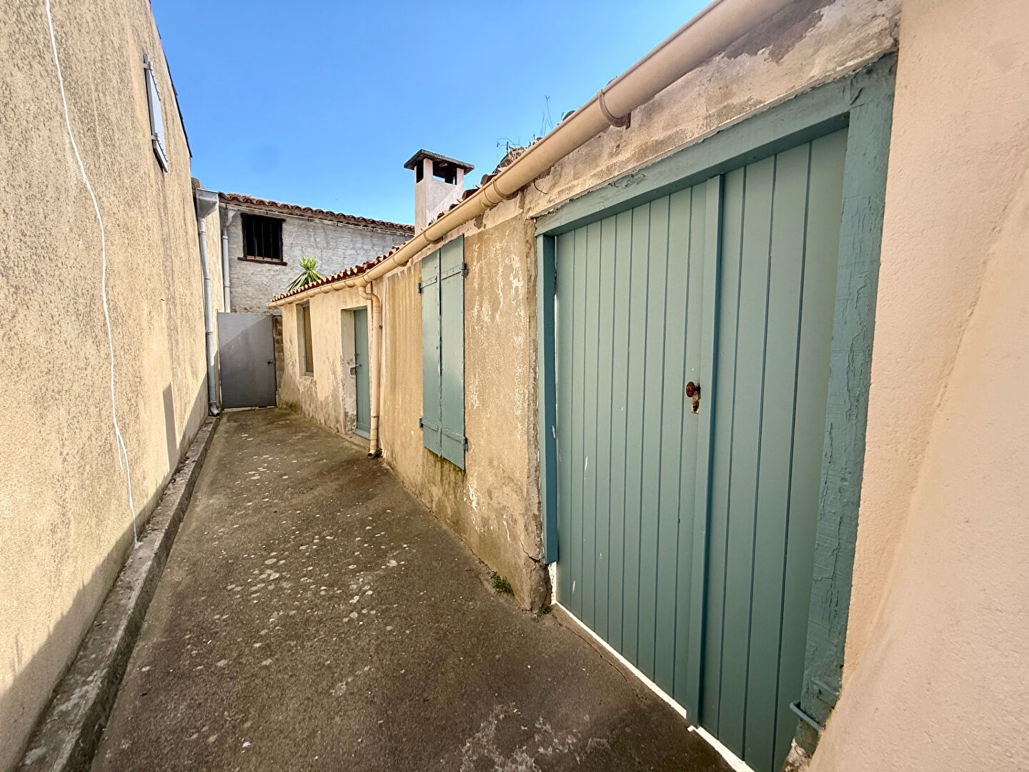 Maison de village avec cour garage remise annexe indépendante aménageable en studio à vendre à Badens