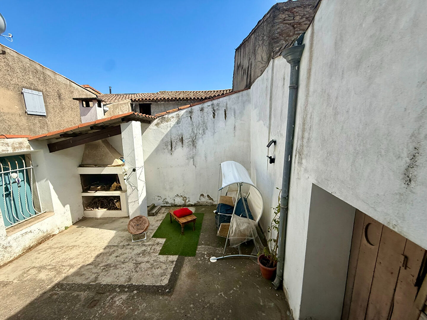 Maison de village avec cour garage remise annexe indépendante aménageable en studio à vendre à Badens