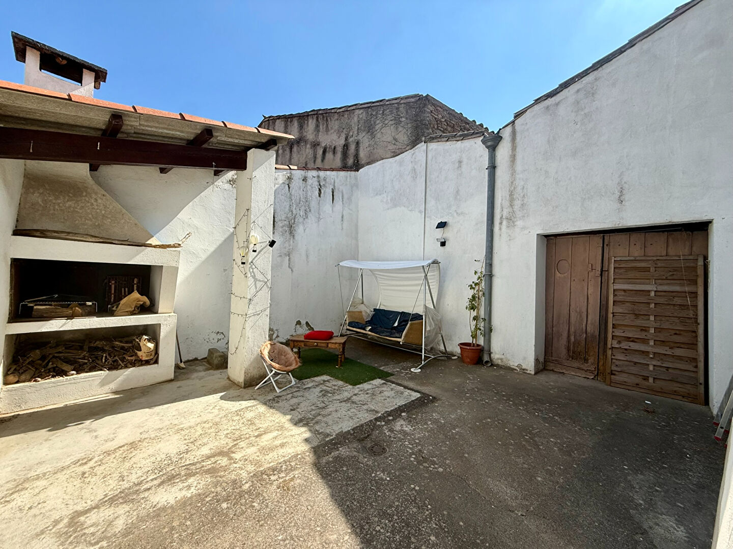 Maison de village avec cour garage remise annexe indépendante aménageable en studio à vendre à Badens