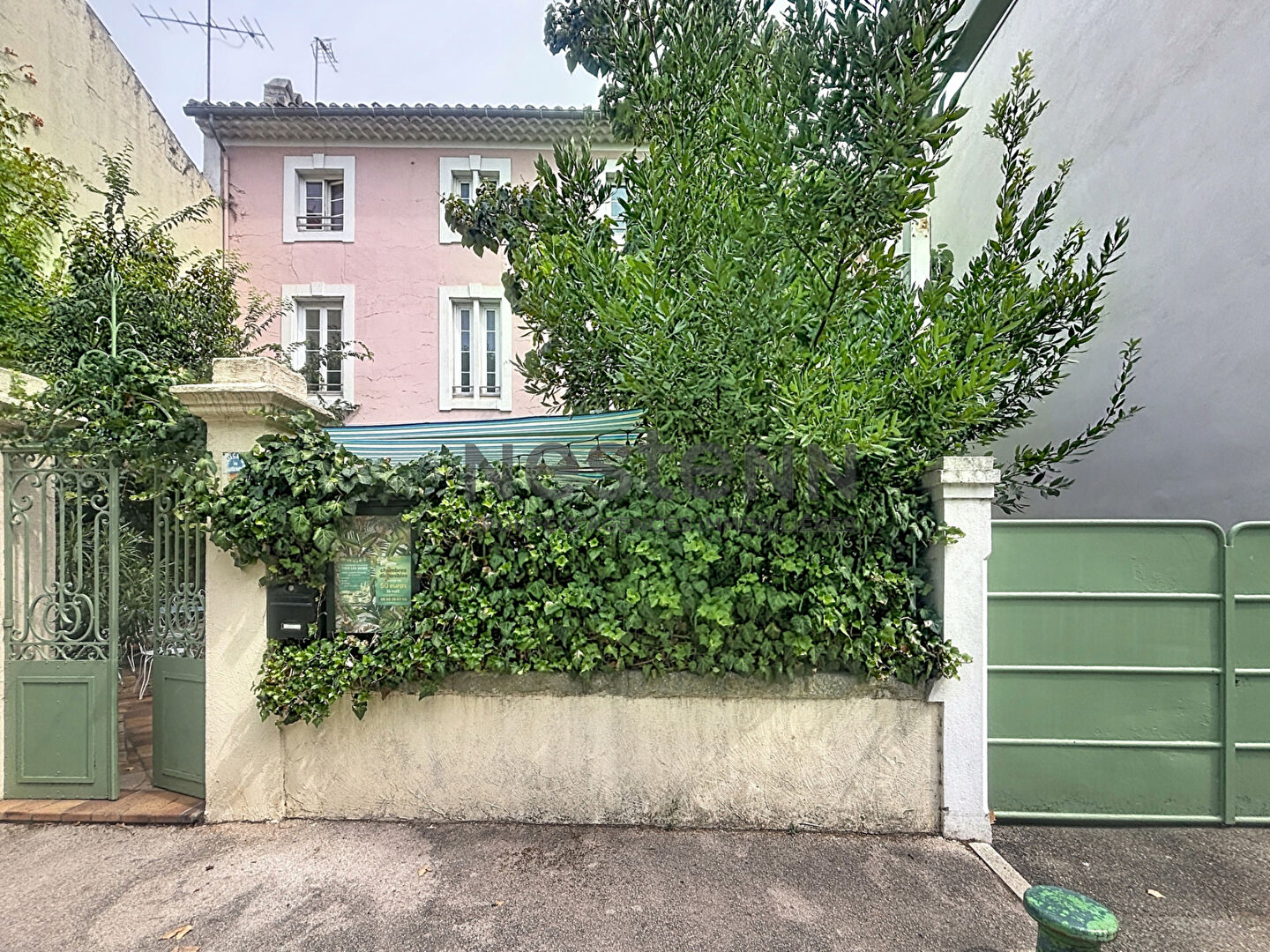 Fonds de commerce Bollene - Restaurant et chambres d'hotes · 139 000 €