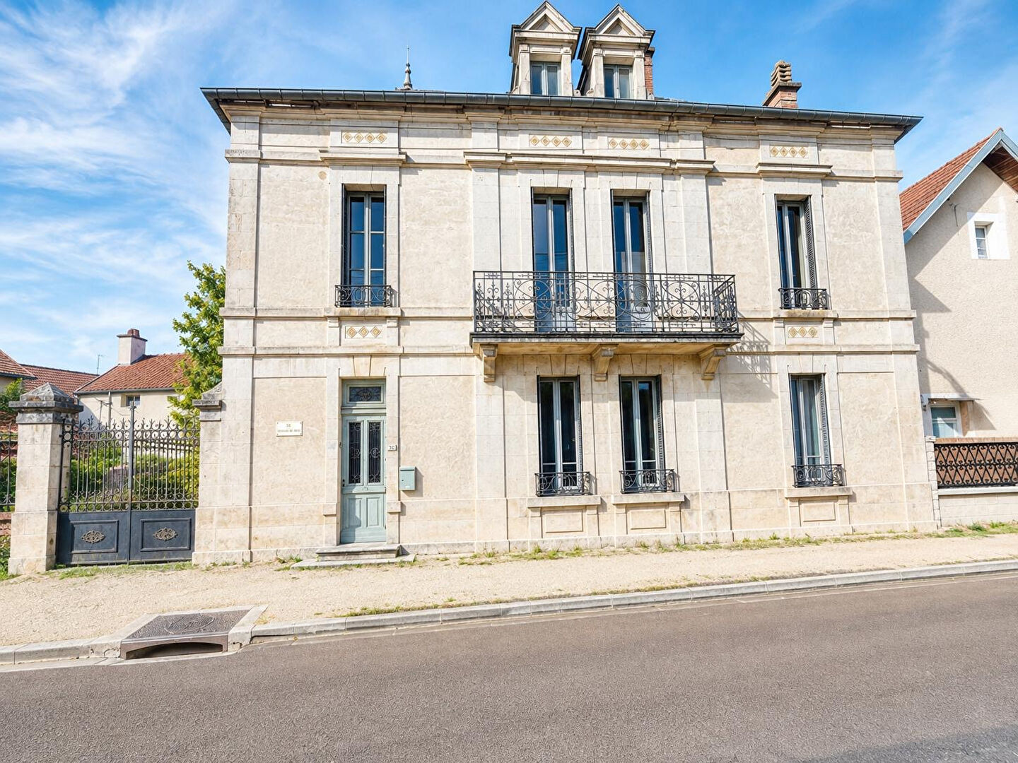 Maison 9 pièces 194 m² · à Leuglay · 194 m² · 106 500 €
