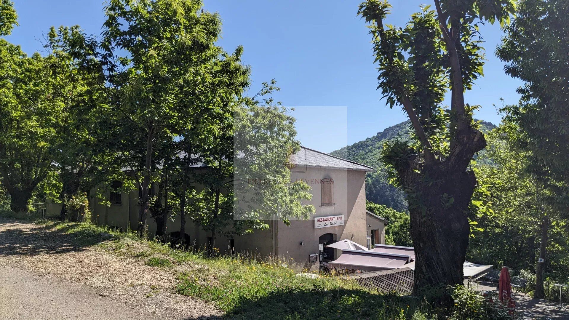 Maison 20 pièces 440 m² · à Le Collet-de-Dèze · 440 m² · 165 000 €