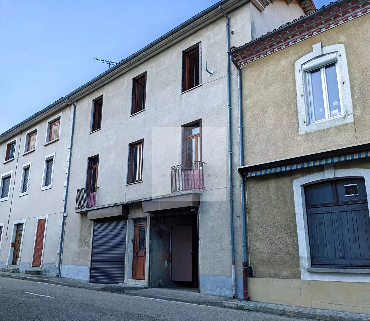 Immeuble 8 pièces 142 m² · à Le Collet-de-Dèze · 142 m² · 85 000 €
